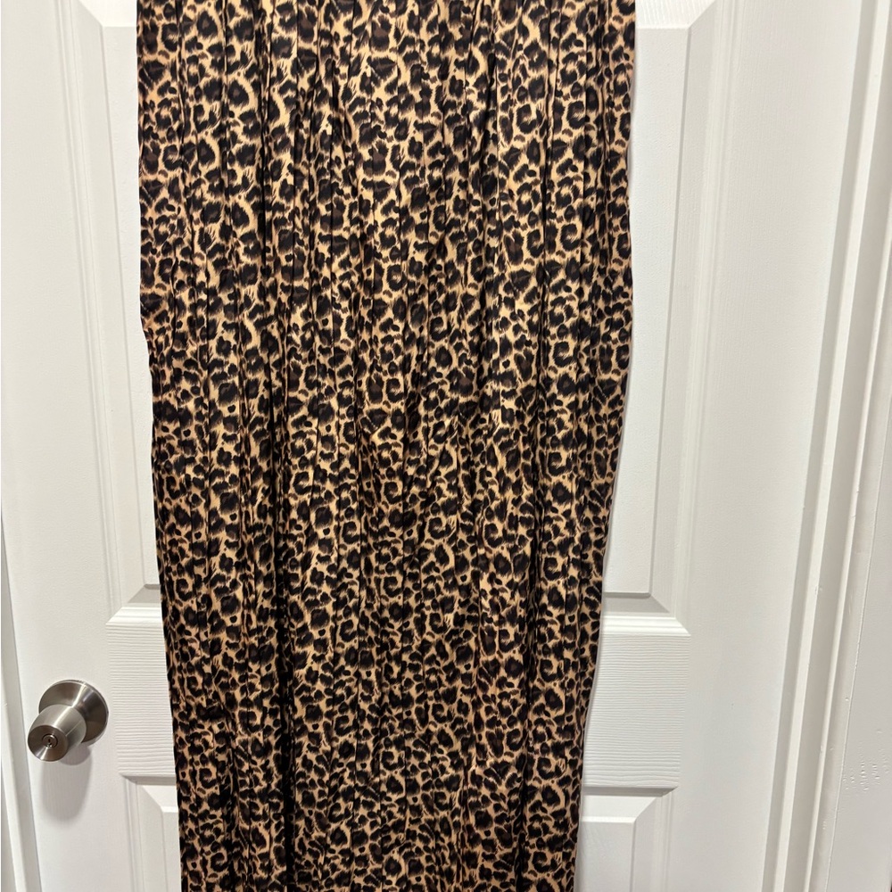 Leopard Print Women's Skirt - Picture 2 of 8